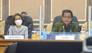 Sekretaris Jenderal DPR RI Indra Iskandar saat membuka Evaluasi Pelaksanaan Reformasi Birokrasi Sekretariat Jenderal DPR RI Tahun 2021 oleh Kementrian PAN RB di Gedung Nusantara II, Senayan, Jakarta. Foto : dpr.go.id)