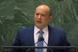 Perdana Menteri Israel Naftali Bennett berpidato di Majelis Umum PBB dengan materi yang menyerang program nuklir Iran, Senin (27/9/2021) waktu New York. (Tangkapan Layar Youtube)