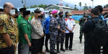 TNI AL dan Nakes Gabungan Disambut Suka Cita di Papua