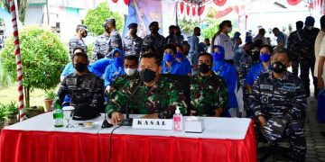 Kasal Tinjau Serbuan Vaksinasi Serentak di Jajaran Lantamal XIII Tarakan