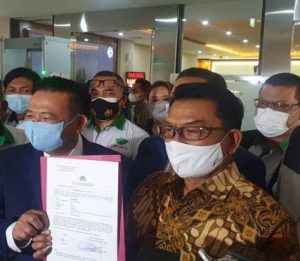 KSP Moeldoko bersama kuasa hukumnya, Otto Hasibuan melaporkan 2 peneliti ICW ke Bareskrim Polri, Jumat (10/9/2021). FOTO/MPI