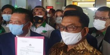 KSP Moeldoko bersama kuasa hukumnya, Otto Hasibuan melaporkan 2 peneliti ICW ke Bareskrim Polri, Jumat (10/9/2021). FOTO/MPI