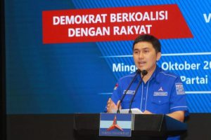 Koordinator Jubir Partai Demokrat, Herzaky Mahendra Putra meminta maaf karena kader PDIP merasa tersinggung dengan pernyataannya terkait Ketua Umum PDIP Megawati Soekarnoputri dalam konferensi pers, Minggu (3/10). (dok demokrat)