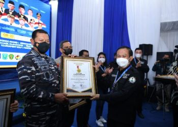 Kasal Terima Penghargaan Aspeksindo Award Tokoh Penjaga Kedaulatan Maritim