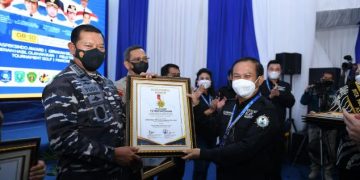 Kasal Terima Penghargaan Aspeksindo Award Tokoh Penjaga Kedaulatan Maritim