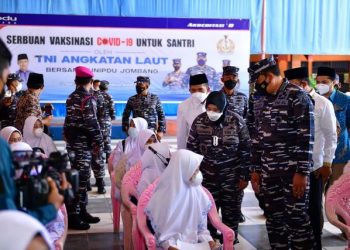 TNI AL Siapkan Pelajar Masuki Tatap Muka dengan Serbuan Vaksin