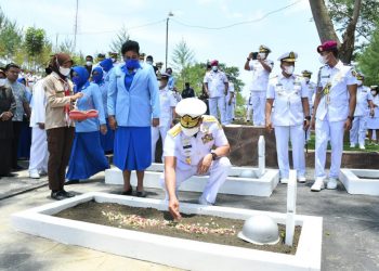 Kasal Pimpin Ziarah Serentak di Lima  TMP Jelang  HUT TNI Ke-76