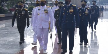 Kasal Dampingi Panglima TNI Ziarah Nasional Peringati HUT TNI Ke-76