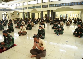 Sehari Menjelang HUT Ke-76 TNI, TNI AL Gelar Doa Bersama Serentak