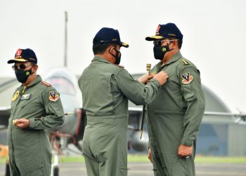 Kasal Terima Wing Kehormatan Penerbang TNI AU