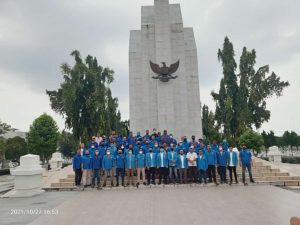 Pemuda KNPI Sumatera Utara melakukan ziarah ke Taman Makam Pahlawan Kota Medan Sumatera Utara Rabu, 27/10/2021. (Foto: dok/KNPI Sumut)