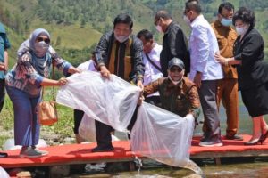 Anggota komisi IV DPR RI Mindo Sianipar saat mengikuti Tim Kunker Komisi IV DPR RI di Karo, Sumatera Utara, Senin (11/10/2021). Foto: Arief/Man