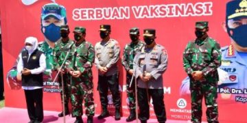 Gotong Royong Sukseskan Serbuan Vaksin Maritim TNI AL di Surabay