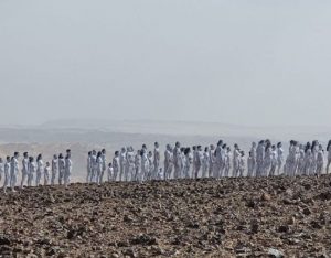 Ratusan model telanjang, sebagian besar warga Israel, berpose telanjang di Laut Mati. (Foto:timeofisrael)