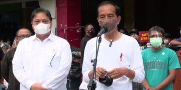 Presiden Jokowi Luncurkan Program Bantuan Tunai untuk PKL dan Warung