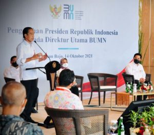 Pengarahan Presiden Joko Widodo kepada para direktur utama BUMN, di Ballroom Hotel Meruorah Komodo, Kabupaten Manggarai Barat, Nusa Tenggara Timur, Kamis (14/10/2021). (Foto: BPMI Setpres/Laily)