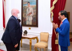 Presiden Joko Widodo menerima Wakil Presiden Eksekutif Komisi Eropa untuk Kebijakan Hijau Eropa dan Iklim Frans Timmermans, di Istana Merdeka, Senin (18/10/2021). (Foto: BPMI Setpres/Muchlis Jr)