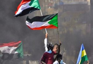 Sekelompok warga berunjuk rasa mendesak transisi ke pemerintahan sipil di Khartoum, Sudan, 21 Oktober 2021. (AFP)/File)