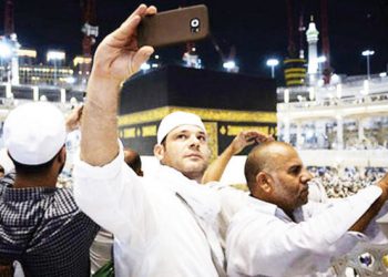 Pemerintah Arab Saudi Resmi Larang Selfie di Masjid Haram & Nabawi