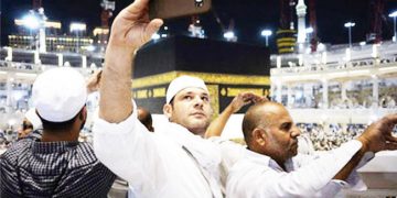 Pemerintah Arab Saudi Resmi Larang Selfie di Masjid Haram & Nabawi