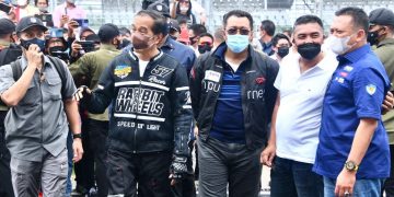 Presiden Jokowi dan Bamsoet Coba  Melintasi Pertamina Mandalika International Street Circuit