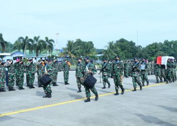 Kasal Lepas Jenazah Laksma TNI Tedjo Sukmono ke Malang