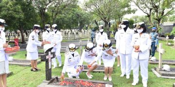 Kenang dan Teladani Jasa Pahlawan, Korps Wanita TNI AL Ziarah ke TMPN Kalibata