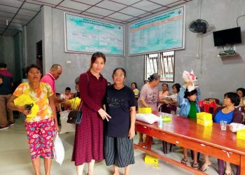 Reses DPRD, Nurlim Loi Bagikan Beras Ke Janda, Duda dan Disabilitas