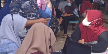 Seskoal Bersama Lanal Kota Baru Melaksanakan Vaksinasi Maritim TNI AL