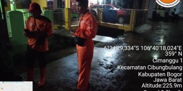 Warga Kabupaten Bogor Bersihkan Rumah Saat Banjir Sudah Surut