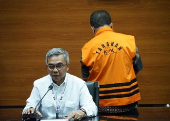 KPK Tahan Satu Tersangka Baru Suap Pajak