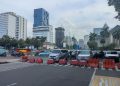Polda Metro Jaya Lakukan Pengalihan Arus Lalu Lintas Akibat Demo Ribuan Kepala Desa di Depan DPR