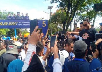 Massa Lakukan Aksi Demonstrasi Tolak Kedatangan Anies di Jalak Harupat Bandung
