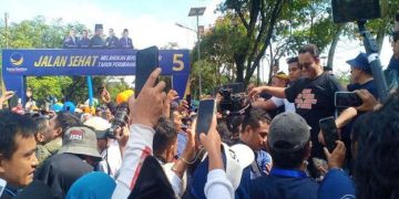 Massa Lakukan Aksi Demonstrasi Tolak Kedatangan Anies di Jalak Harupat Bandung