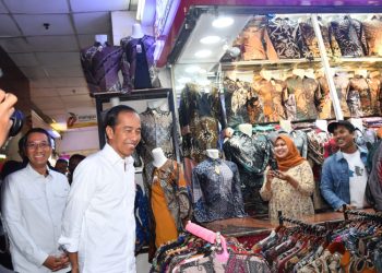 Tinjau Pasar Tanah Abang, Presiden Pastikan Aktivitas Perekonomian Sektor Riil Berjalan Baik