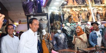 Tinjau Pasar Tanah Abang, Presiden Pastikan Aktivitas Perekonomian Sektor Riil Berjalan Baik