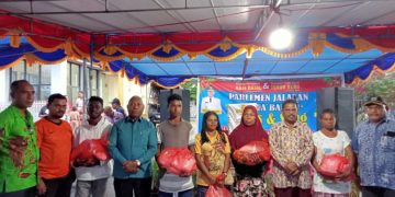 Parjal serahkan Bantuan PJ Gubernur Papua Barat Dipenghujung Tahun 2022