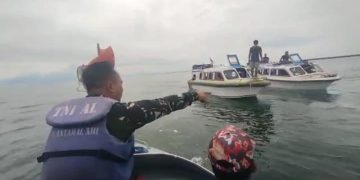 TNI AL Selamatkan Puluhan Penumpang Speed Boat yang Tenggelam di Tanjung Batu