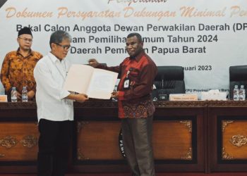 Rudolf Anthonius Tondok Resmi Mendaftar Balon DPD RI Dapil Papua Barat
