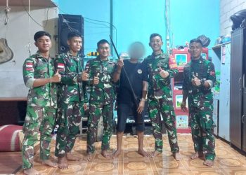 Masyarakat Perbatasan Serahkan Senjata Api Rakitan Kepada Satgas Pamtas RI-Malaysia Yonarmed 19/105 Trk Bogani