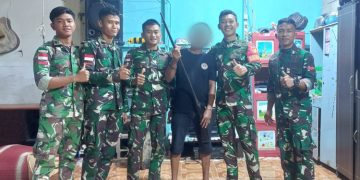 Masyarakat Perbatasan Serahkan Senjata Api Rakitan Kepada Satgas Pamtas RI-Malaysia Yonarmed 19/105 Trk Bogani