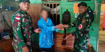 Berkat Pelayanan Kesehatan, Warga Serahkan Senpi Rakitan Kepada Satgas Pamtas Yonif 645/GTY