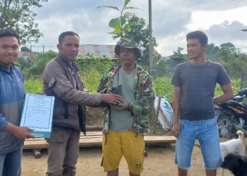 PT TPL Sektor Habinsaran Berikan Bantuan Bibit Alpukat Kepada KTM Lam Miduk Desa Tungkonisolu