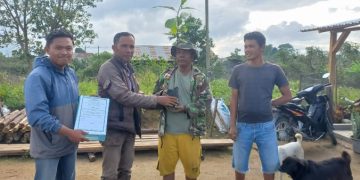 PT TPL Sektor Habinsaran Berikan Bantuan Bibit Alpukat Kepada KTM Lam Miduk Desa Tungkonisolu
