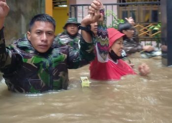 TNI AD Kerahkan Ratusan Prajurit Tangani Bencana Banjir dan Tanah Longsor di Manado