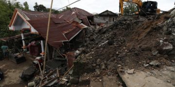 Pascabanjir dan Longsor Kota Manado, Warga Lakukan Pembersihan