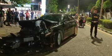 Kecelakaan Mobil Dinas DPRD Jambi Yang Disopiri Anak SMA dan Penumpang Tanpa Busana