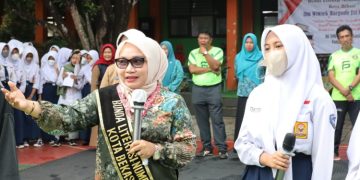 Kunjungi Sekolah, Bunda Literasi Kota Bekasi Ajak Siswa Gali Potensi dan Stop Bullying