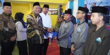Hadiri Mesjid Mengaji, Syah Afandin Sumbangkan 100 Al Quran untuk Para Hafizh