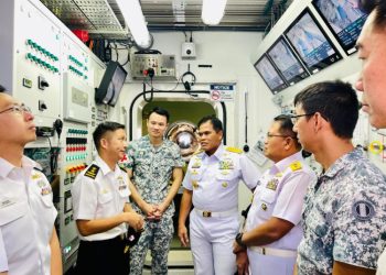 Kasal Kunjungi Sejumlah Fasilitas Angkatan Laut Singapura